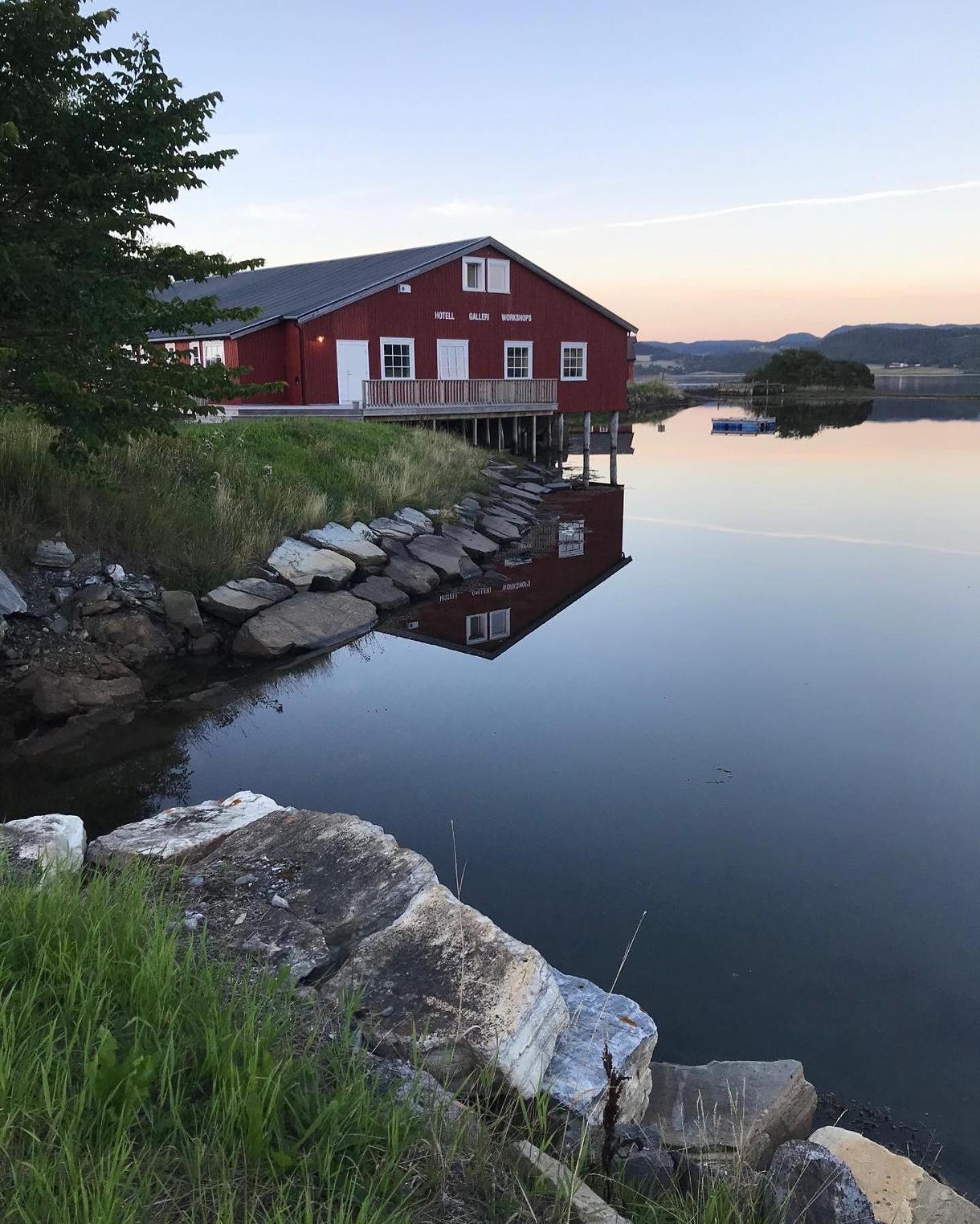 Saga, Badehotell Med Sauna Og Badebrygge - Inderoy Straumen  Экстерьер фото