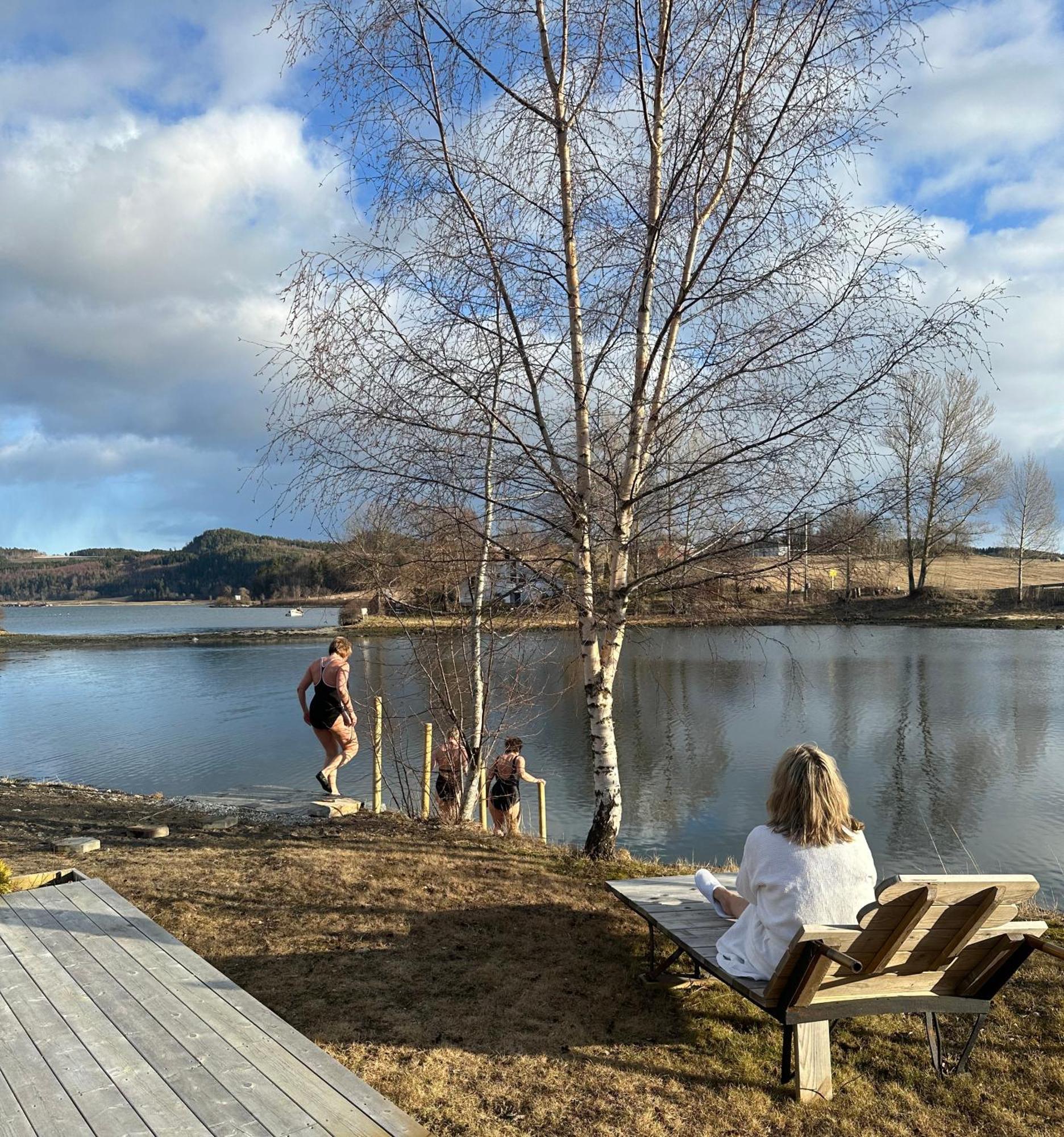 Saga, Badehotell Med Sauna Og Badebrygge - Inderoy Straumen  Экстерьер фото