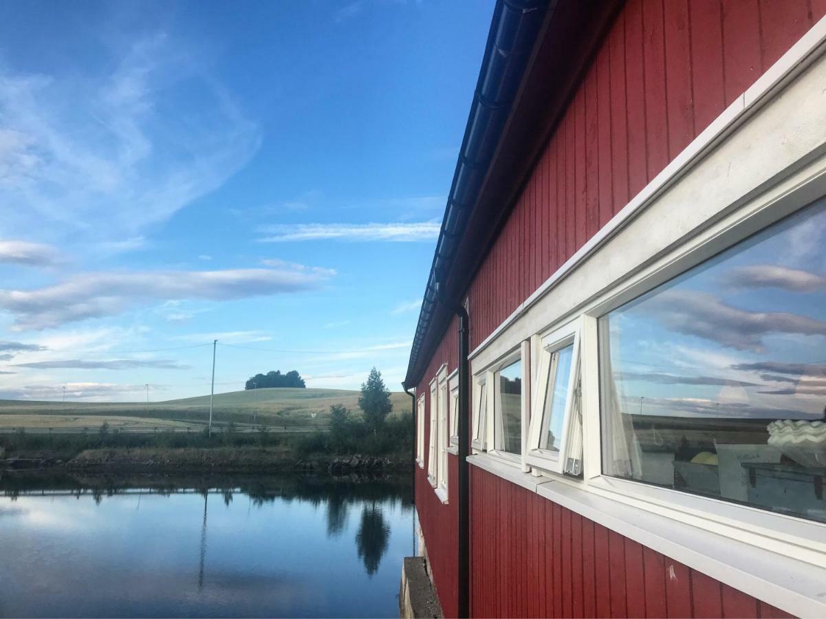 Saga, Badehotell Med Sauna Og Badebrygge - Inderoy Straumen  Экстерьер фото